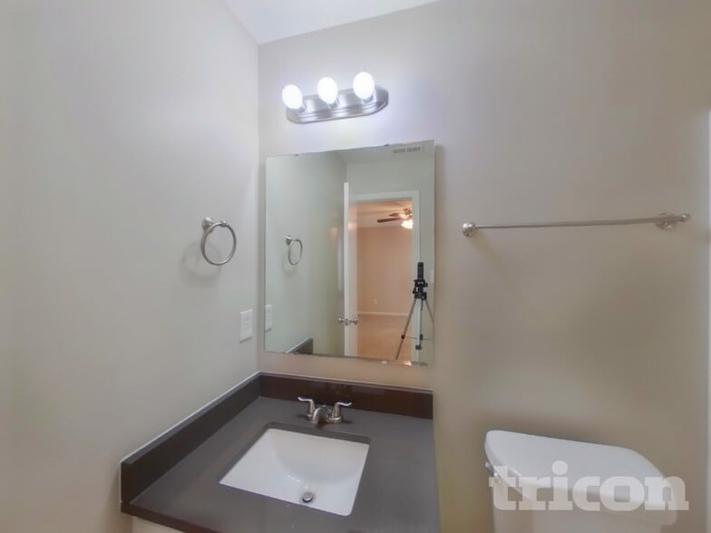 Building Photo - 529 Pullman St SW