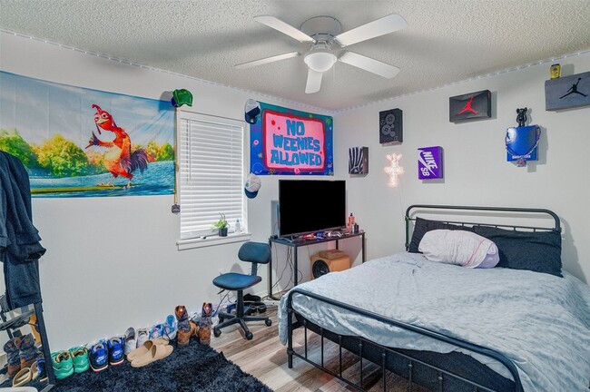 Building Photo - 130 Elmview Ln