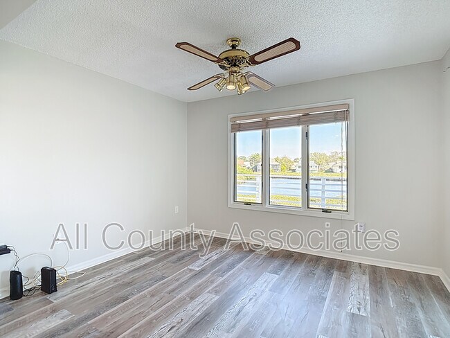 Building Photo - 1007 S Pointe Alexis Dr