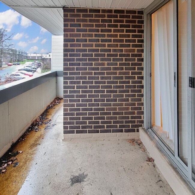 Building Photo - 10244 Prince Pl