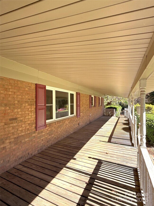 Building Photo - 7045 Ridge Ln Rd