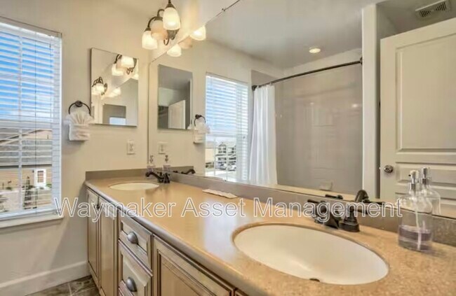 Building Photo - 10904 Cascading Spring Cir