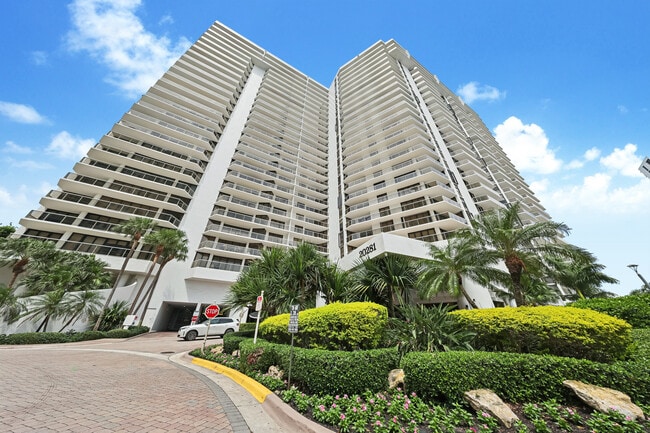 Building Photo - 20281 E Country Club Dr