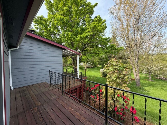 Building Photo - Rare 3-Acre 3BR Home in South Salem – Shops, Workspace & Greenhouses