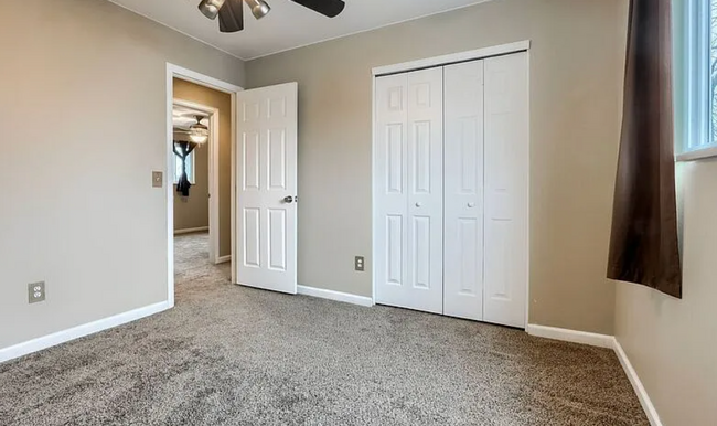 Building Photo - Charming & Spacious 5-Bedroom Home! Detach...