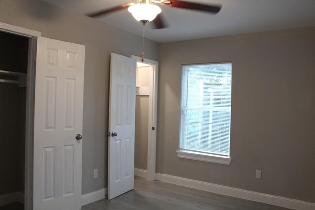 Building Photo - 5305 Southlea St