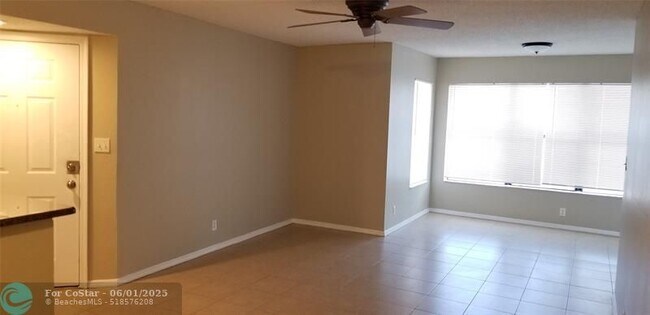 Building Photo - 2846 S University Dr