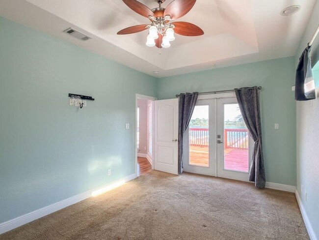 Building Photo - 2572 Gulf Breeze Ave