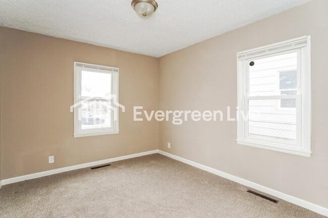 Building Photo - 2410 6th Ave