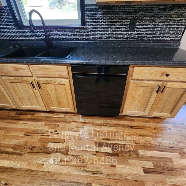 Building Photo - One story home, Elizabethton, 4 Bedrooms