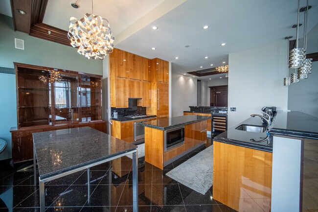 Building Photo - 450 E Waterside Dr