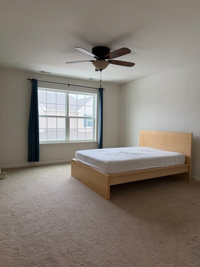 Building Photo - 544 Silverton Dr