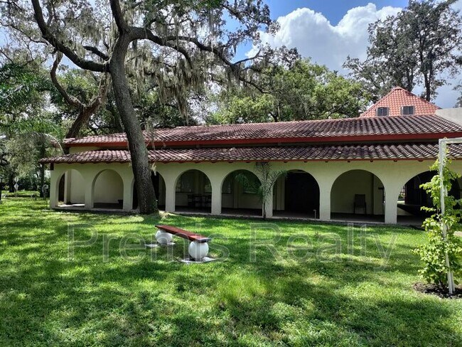 Building Photo - 2699 Seville Blvd