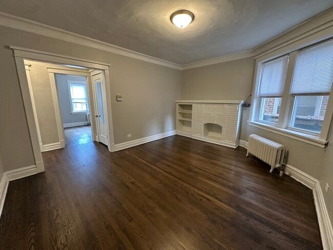 Building Photo - 6343 N Claremont Ave