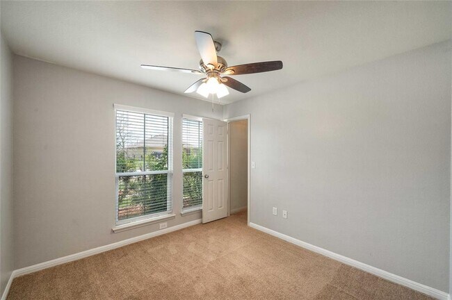 Building Photo - 314 Foxglove Dr