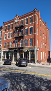 Building Photo - 32 W Main St