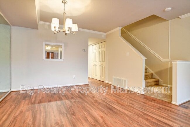 Building Photo - 704 Stonybrook Dr