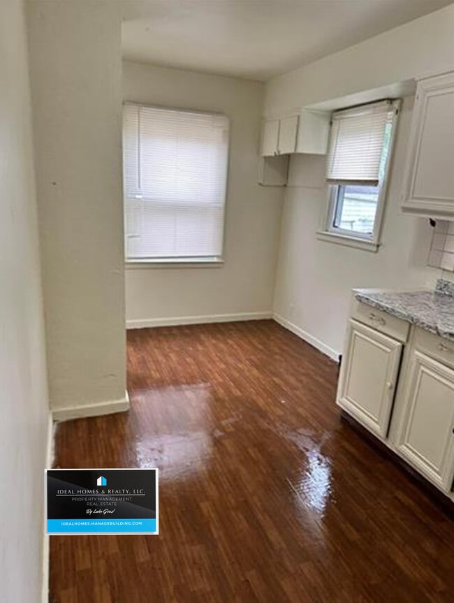 Building Photo - 2747 Sloan St