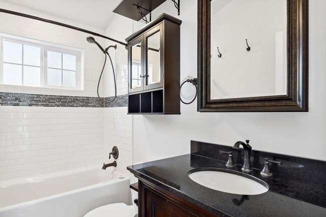 Building Photo - 2 bedroom, 1 bath apartment, close to downtown Whitefish