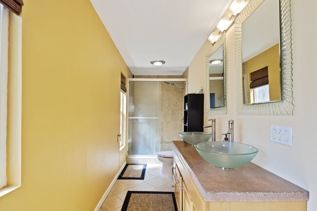 Building Photo - 617 N Street