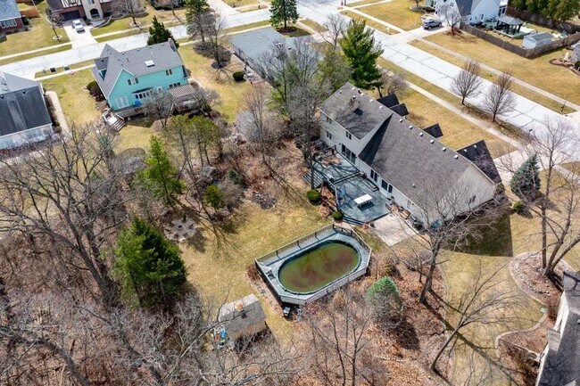 Building Photo - 9885 Belmont Ct