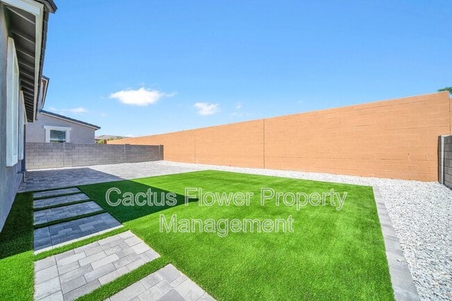 Building Photo - 6946 W Buckhorn Trail