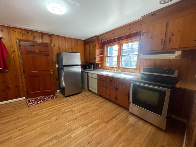 Building Photo - 2/1 on Grant St in Decatur!!