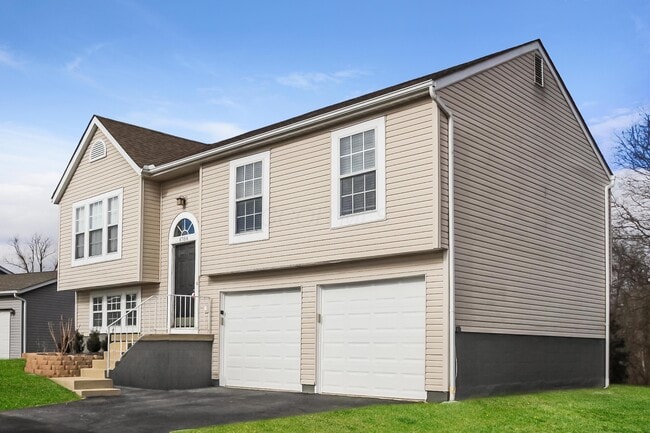 Building Photo - 4784 Orangeburg Dr