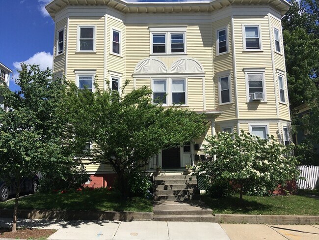 Building Photo - 31 Thurston St