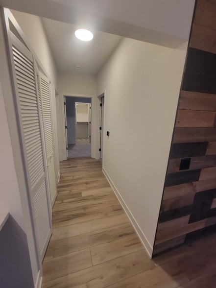 Building Photo - 302 W Liberty Dr