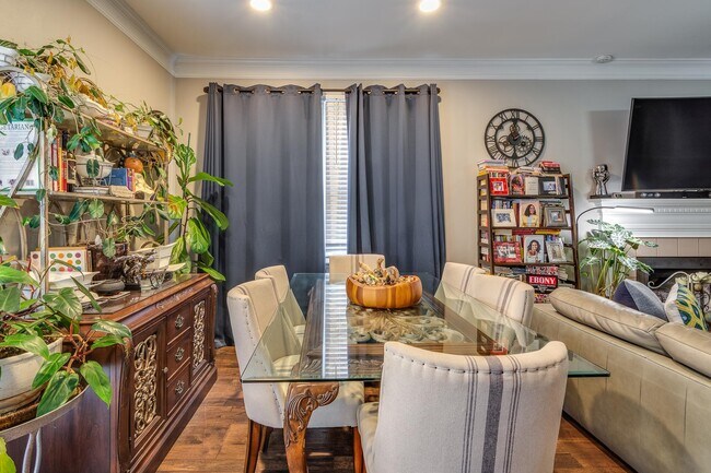 Building Photo - 1986 Eastend Dr