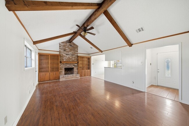 Building Photo - 122 White Cedar St