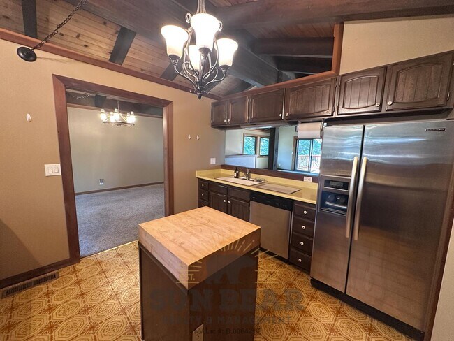 Building Photo - Spacious 3 Bed, 3.5 Bath Home with Forest ...