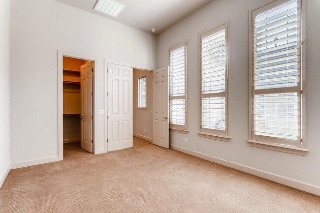 Building Photo - 15865 W Vernon Ave