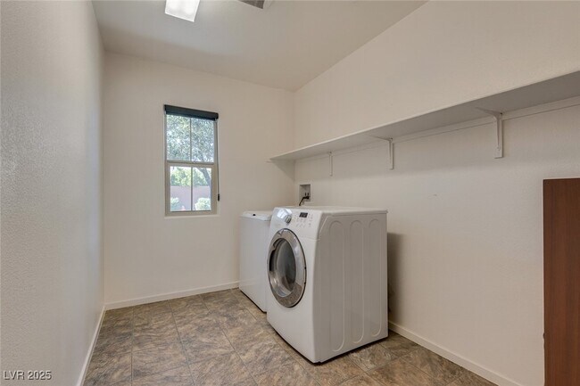 Building Photo - 10589 Acacia Park Pl