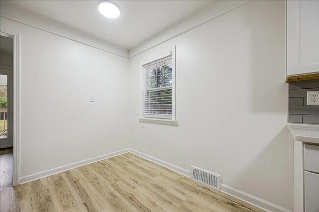 Building Photo - Newly Renovated Home for Rent in Great and Quiet Neighborhood!