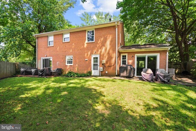 Building Photo - 5801 Devonshire Dr
