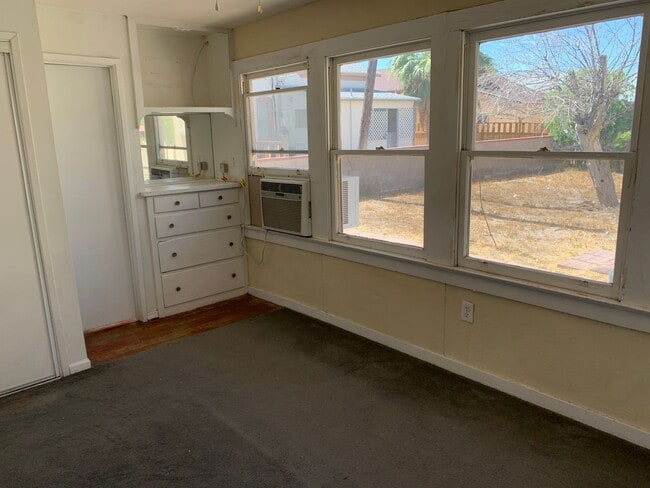 Building Photo - Spacious 3 bedroom house in Needles