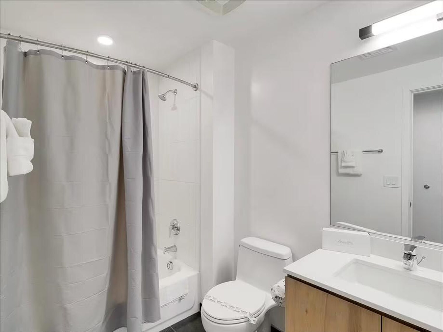 Building Photo - 817 N 6th St