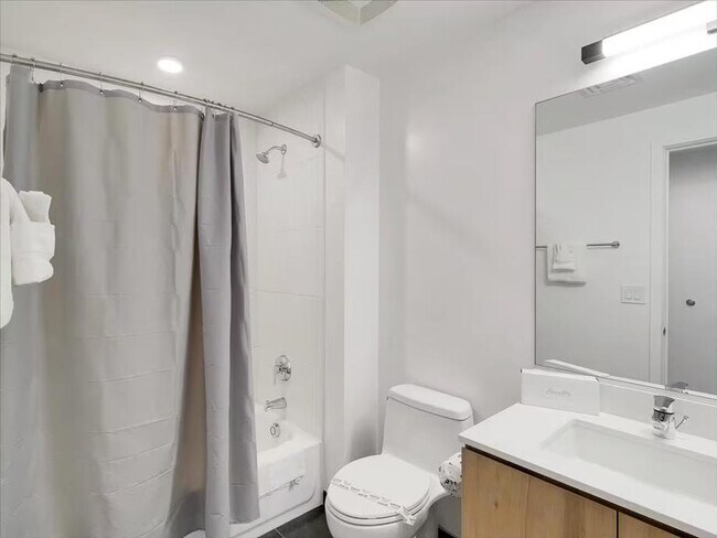 Building Photo - 817 N 6th St