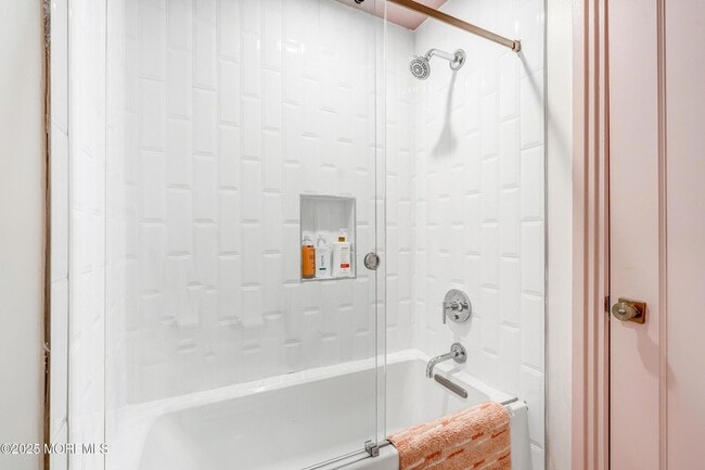 Building Photo - 450 Wells Ave