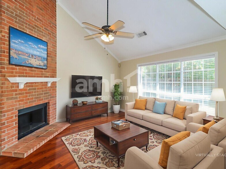 Building Photo - 9997 Woodland Grove Dr