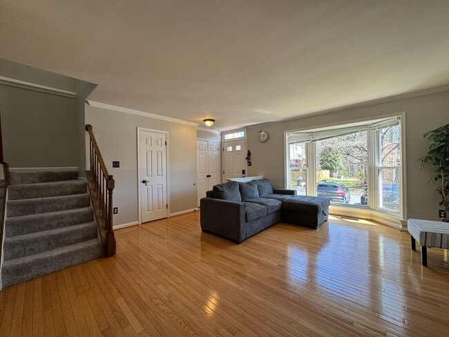 Building Photo - Gorgeous 3 Bed 2/2 Bath Interior Townhome In Little Rocky Run