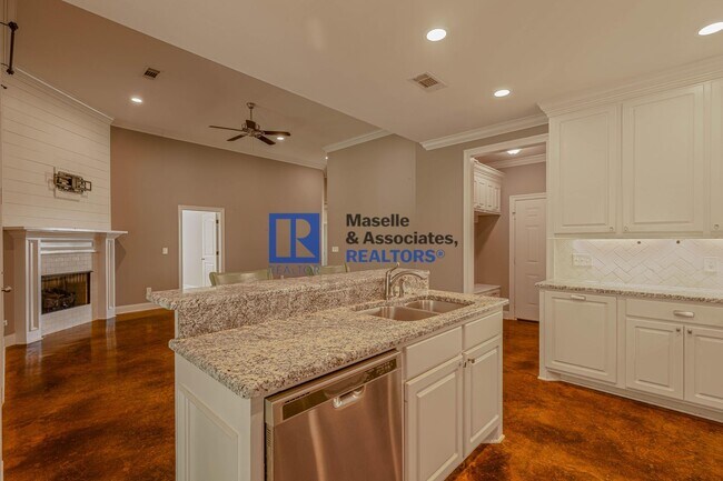 Building Photo - 3 Bed/2 Bath Home in Greenfield Station!!