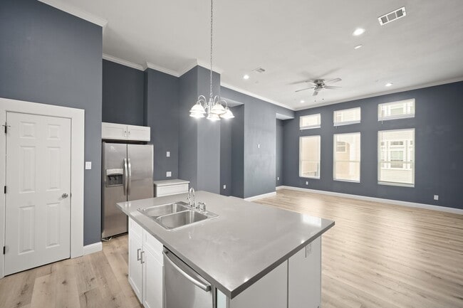 Building Photo - 2110 Oatfield Dr