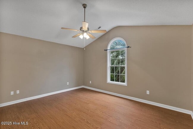 Building Photo - 304 Woody Way
