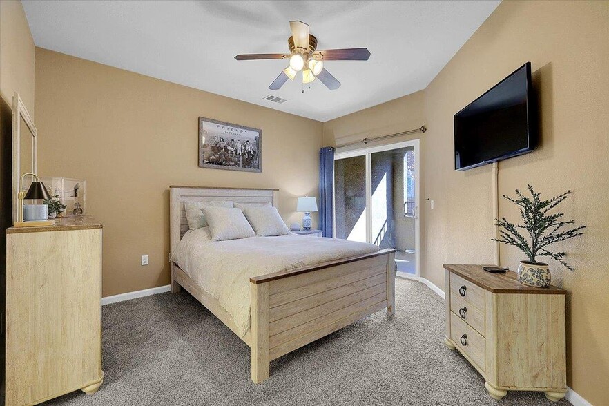 Building Photo - 5350 Dunlay Dr