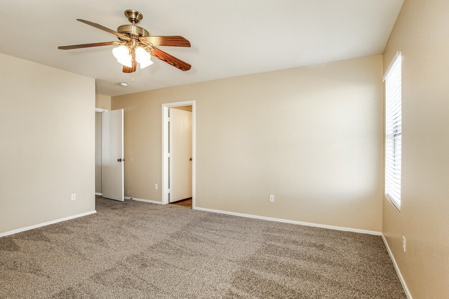 Building Photo - 2746 S Southwind Dr