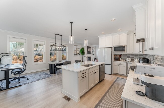 Building Photo - Contemporary 3 Bed, 2 Bath Ranch in Briar ...