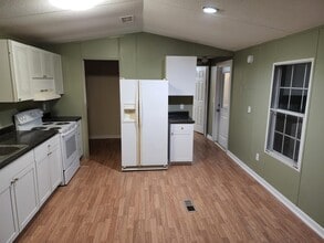 Building Photo - 68 Green Meadows Dr